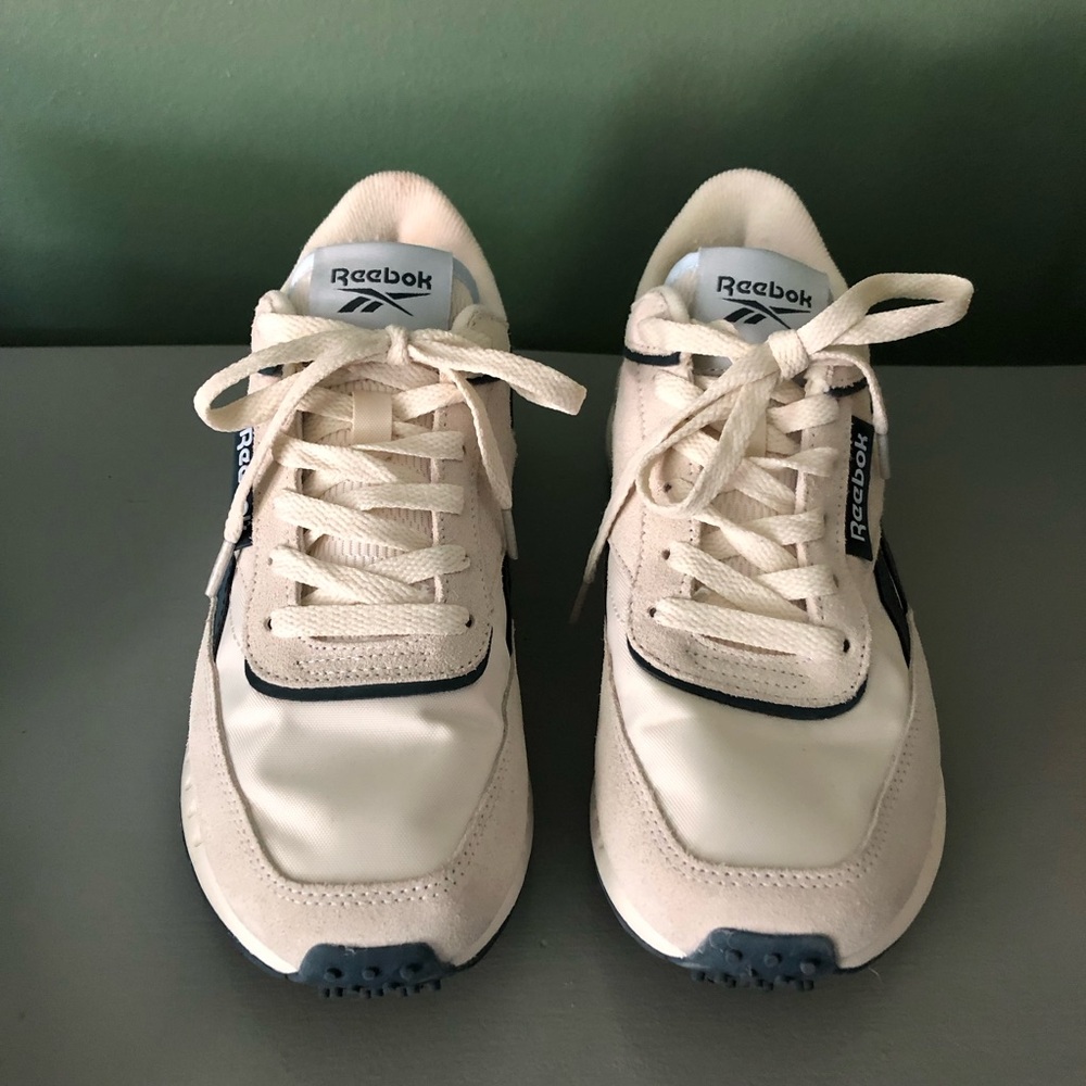 Reebok sneakers *like new - Picture 2 of 5